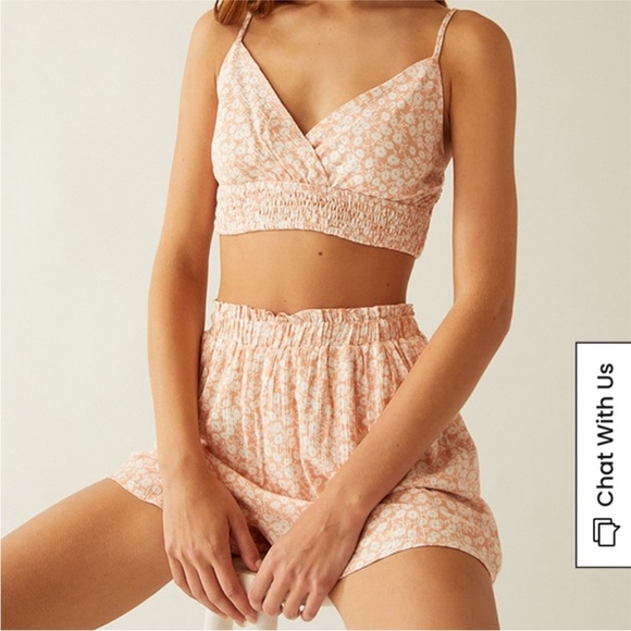 EUC Lost + Wander Floral Crop Top - Picture 3 of 6